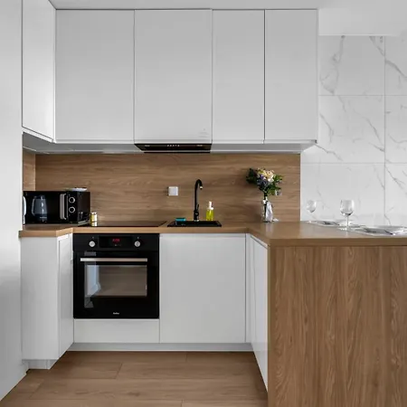 8th Floor Wlochy - Balcony, Workspace, Ac - By Rentujemy *