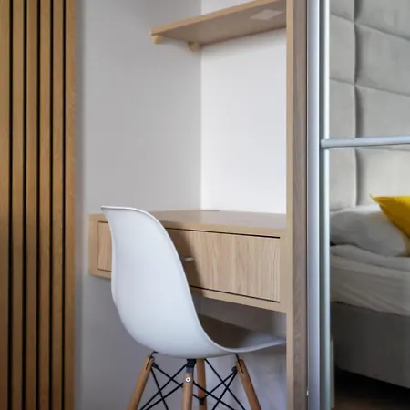 8th Floor Wlochy - Balcony, Workspace, Ac - By Rentujemy Apartman