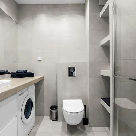 8th Floor Wlochy - Balcony, Workspace, Ac - By Rentujemy Apartman